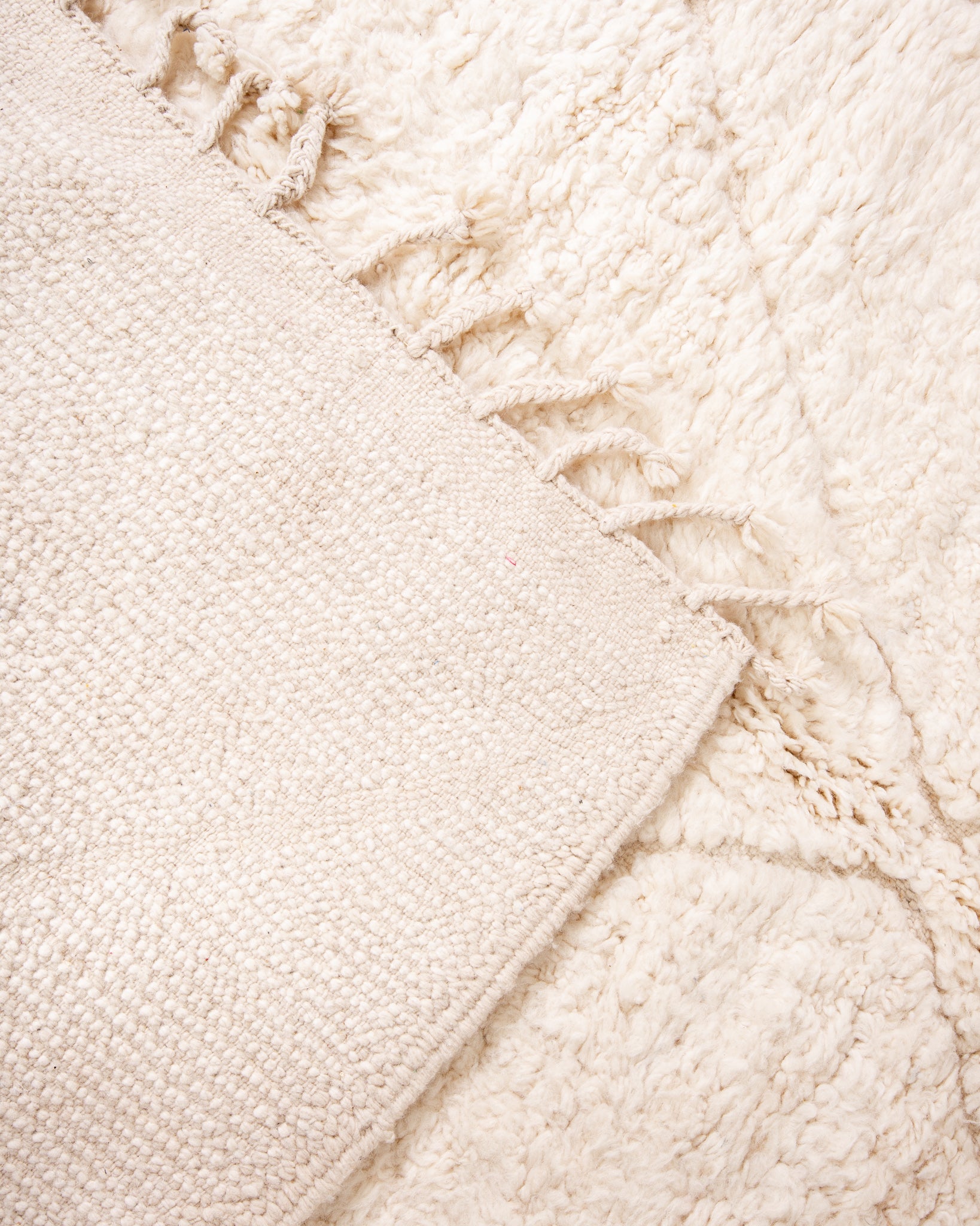 Modern designer handcrafted Berber rug from morocco Beniourain with beautiful colors and patterns